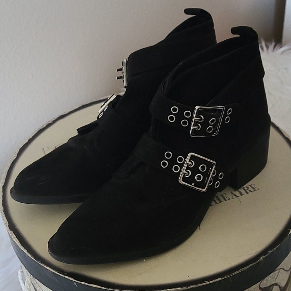 Divided Black Bootie - Picture 2 of 9